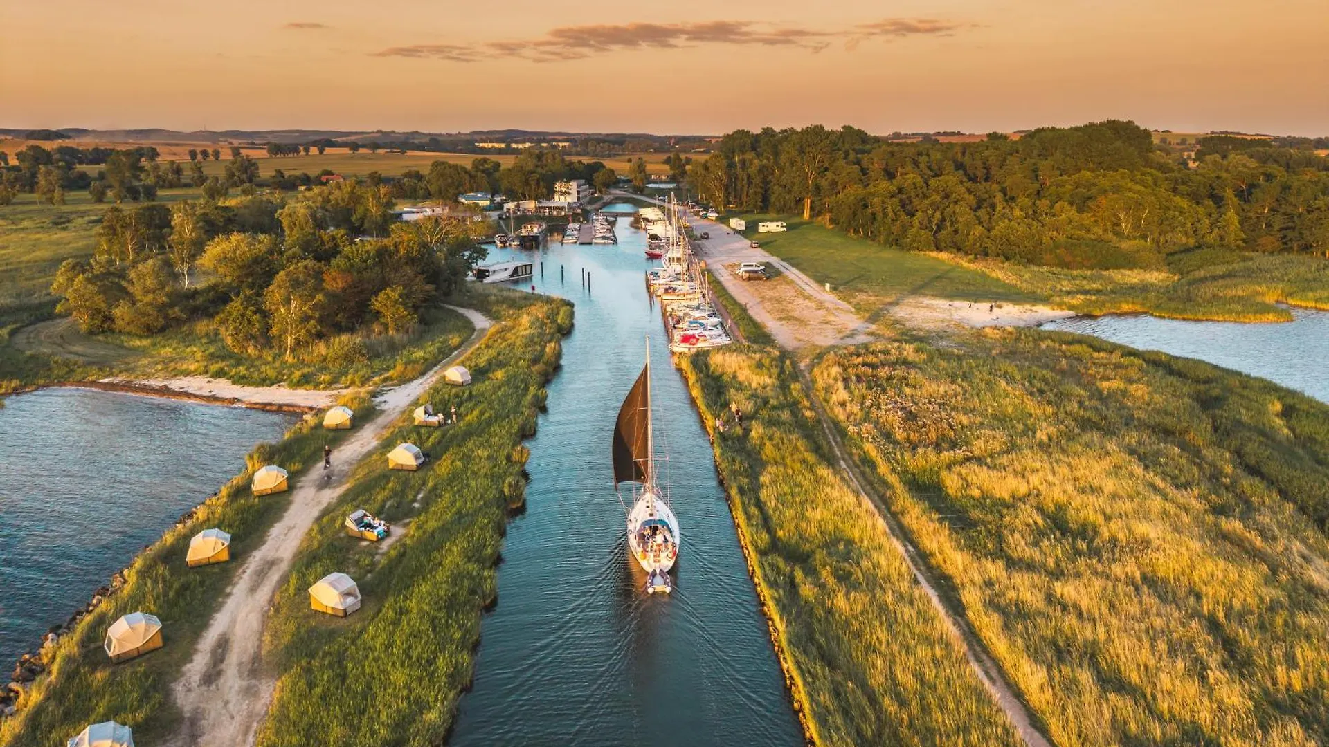 2 Budget-Hotels nahe dem Fischereimuseum Sassnitz
